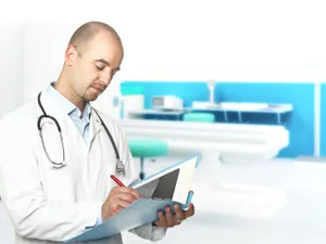 Românii vor confirma prin SMS serviciile medicale primite, ca măsură anti-fraudă în sistemul sanitar - Foto: Profimedia images
