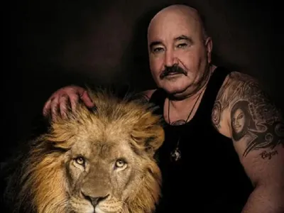 Nuțu Cămătaru - Foto: coperta Dresor de fraieri și de lei