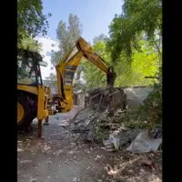 Primăria S1 a intrat cu buldozerele în garajele și construcțiile ilegale din zona Gara de Nord - Foto: captură video