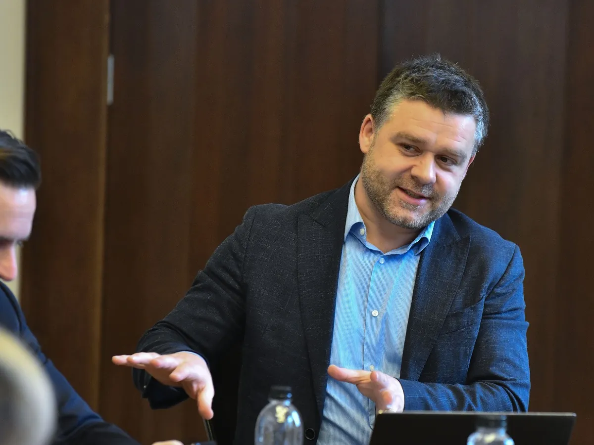 Ciucu anunță eliminarea mesajelor anticezariană de pe panourile din București după controverse publice