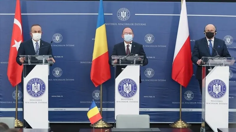 Mevlut Cavuşoglu, Bogdan Aurescu, Zbigniew Rau/Foto: aa.com.tr