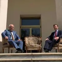 Ambasadorul Regatului Unit în Iran, Simon Shercliff și omologul său rus, Levan Dzhagaryan (stg)/Foto: france24