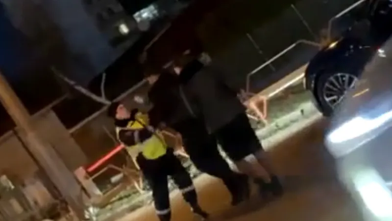 Un bombardier și cu prietena lui au sărit să bată un polițist Foto: captură Facebook
