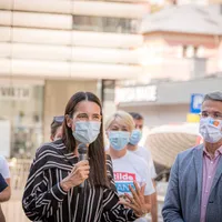 Clotilde Armand, în timpul campaniei electorale pentru alegerile locale. Sursa foto: Facebook