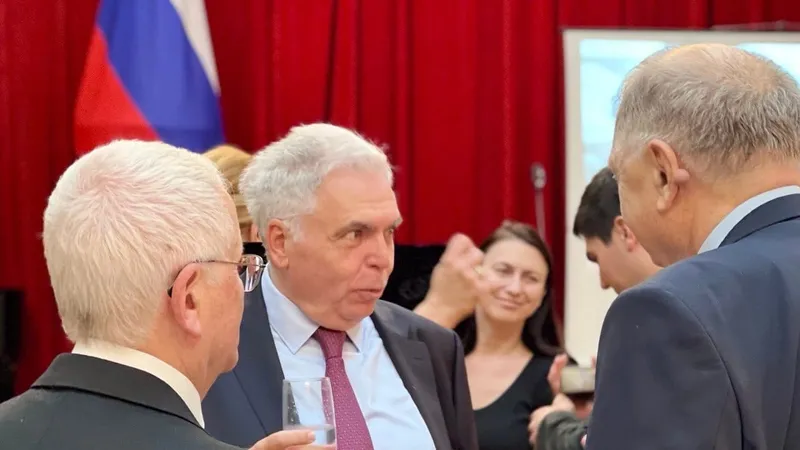 Severin la Ambasada Rusiei: FOTO - Ambasada Rusiei la București