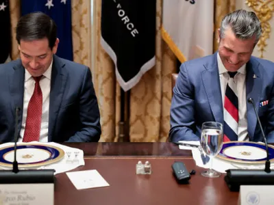 Membri importanți ai administrației Trump, inclusiv Marco Rubio și Pete Hegseth, s-au mutat în baze militare, cu familiile lor
