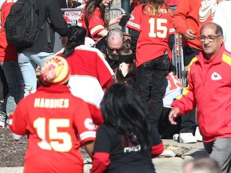 Sunt până la 10 răniți, într-un schimb de focuri de armă, în apropierea paradei Super Bowl - Foto: Profimedia Images