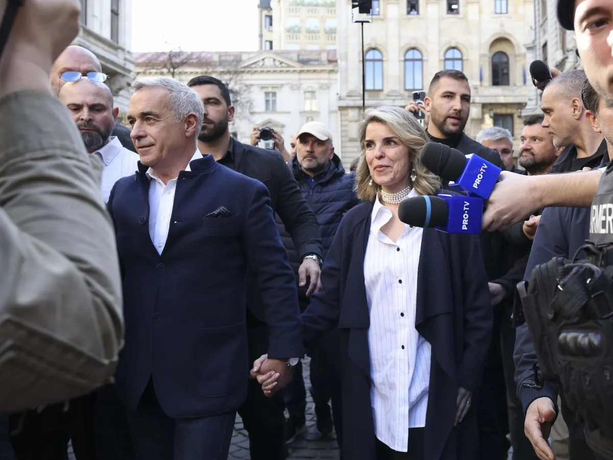 Călin Georgescu alături de soția sa și de jurnaliști -Foto: INQUAM PHOTOS / Octav Ganea