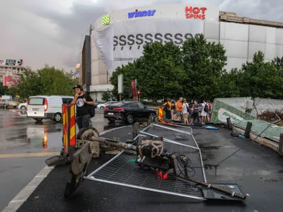 Efectele furtunii de ieri seară, din Bucureşti. Ce a lăsat în urmă, la Piaţa Unirii - Foto: INQUAM PHOTOS/Alexandru Nechez (Imagine cu caracter ilustrativ)