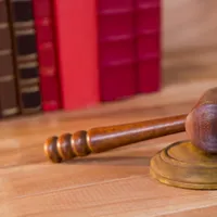 O judecătoare din Iași a amânat zeci de procese dintr-un motiv bizar. O anchetă este în curs. Foto: Freepik.com (Imagine cu caracter ilustrativ)