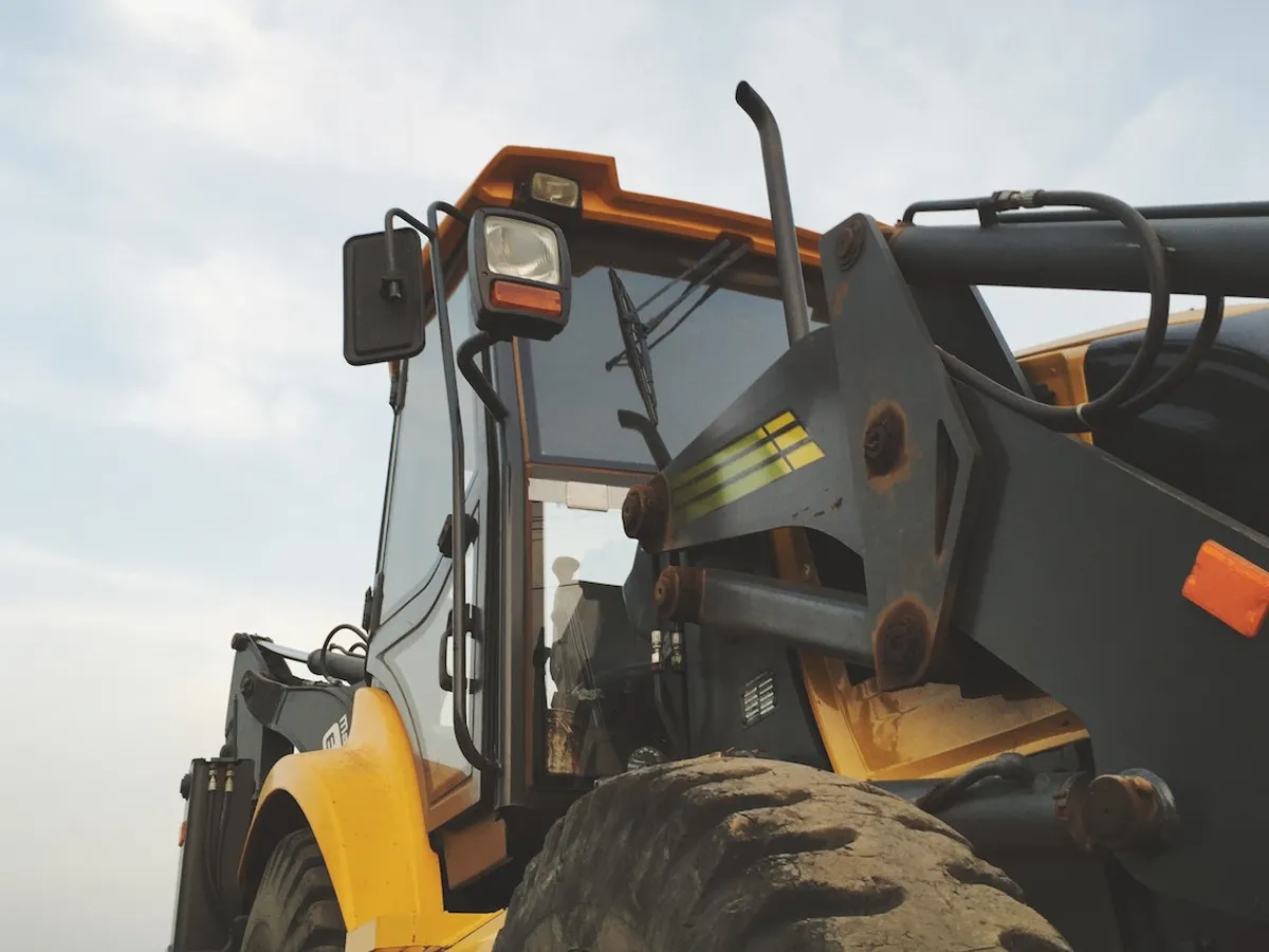 „Dorel” și-a făcut treaba la Urleta. A rupt cu excavatorul fire electrice, jumătate de sat fără apă - Foto: pexels.com/Omkar Patyane - Imagine cu rol ilustrativ