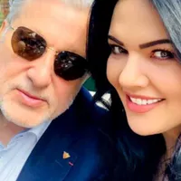 FOTO Părăsit de soție, Năstase, furibund la adresa unei prietene comune: Ai nevoie de un estetician  / FB