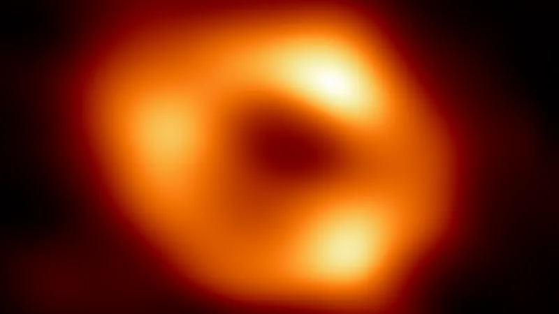 Prima fotografie a găurii negre din centrul Galaxiei noastre / FOTO: https://www.facebook.com/astrourseanu