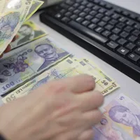 Ce salariu primește un angajat la bancă în România? Spor de 100% pentru orele suplimentare - Foto: INQUAM PHOTOS (rol ilustrativ)