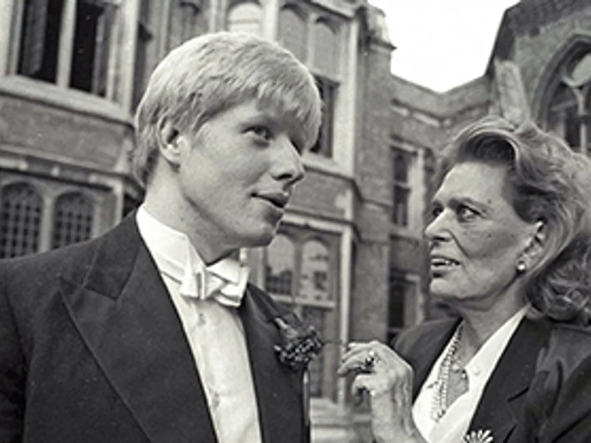La Oxford, împreună cu politicianul grec Melina Mercouri (1986)