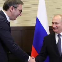 Președintele Aleksandar Vucic vrea Serbia și în UE, dar și alături de Rusia lui Putin. / Foto: balkaninsight.com