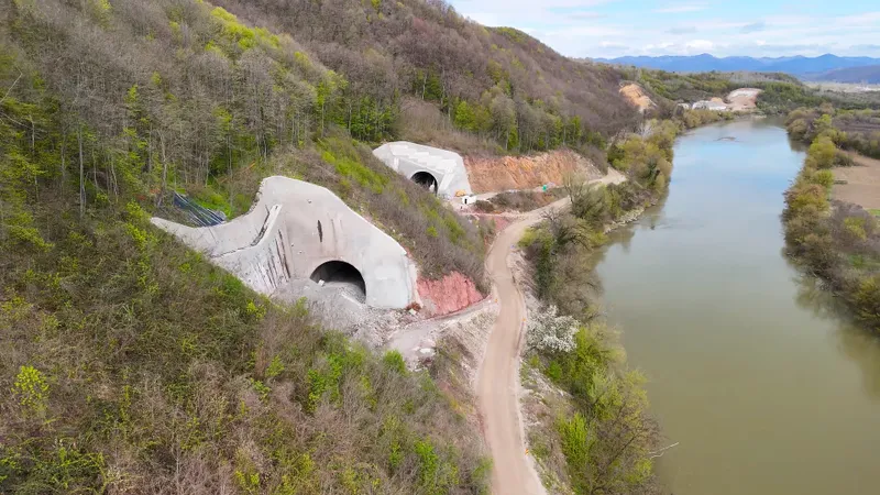 Modernizarea căilor ferate din România, în ritm de melc. 8-10 ani întârziere pe 22 km vitali - Foto: Facebook / Asociația Pro Infrastructură