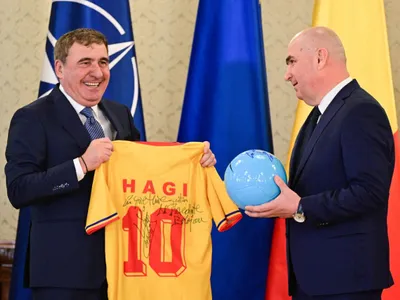 Gheorghe Hagi şi preşedintele ad-interim Ilie Bolojan, anul trecut - Foto: Profimedia Images