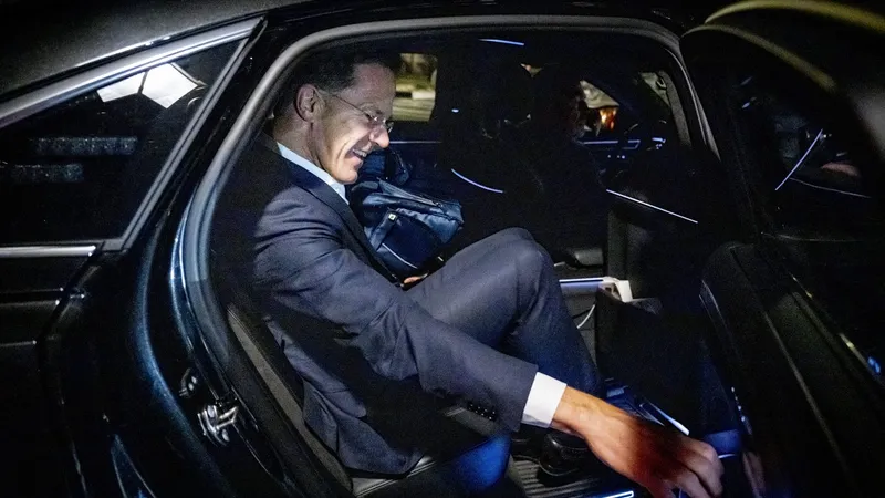 Tensiuni din cauza politicii de migrație, în Olanda. Premierul Mark Rutte și-a dat demisia - Foto: Profimedia Images