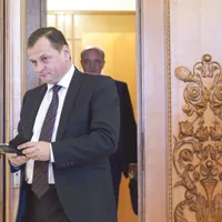 Pesedistul Gabriel Vlase a fost coleg de doctorat cu Mihai Tudose , de asemenea plagiator, și cu Neculai Onțanu