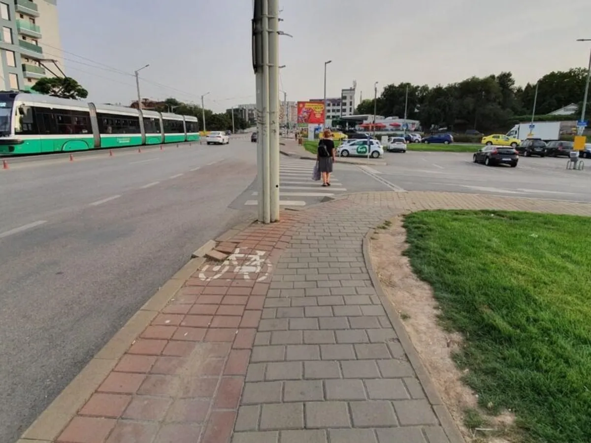 Primăria Iași, obligată de Poliția Rutieră să remedieze de urgență pistele pentru bicicliști