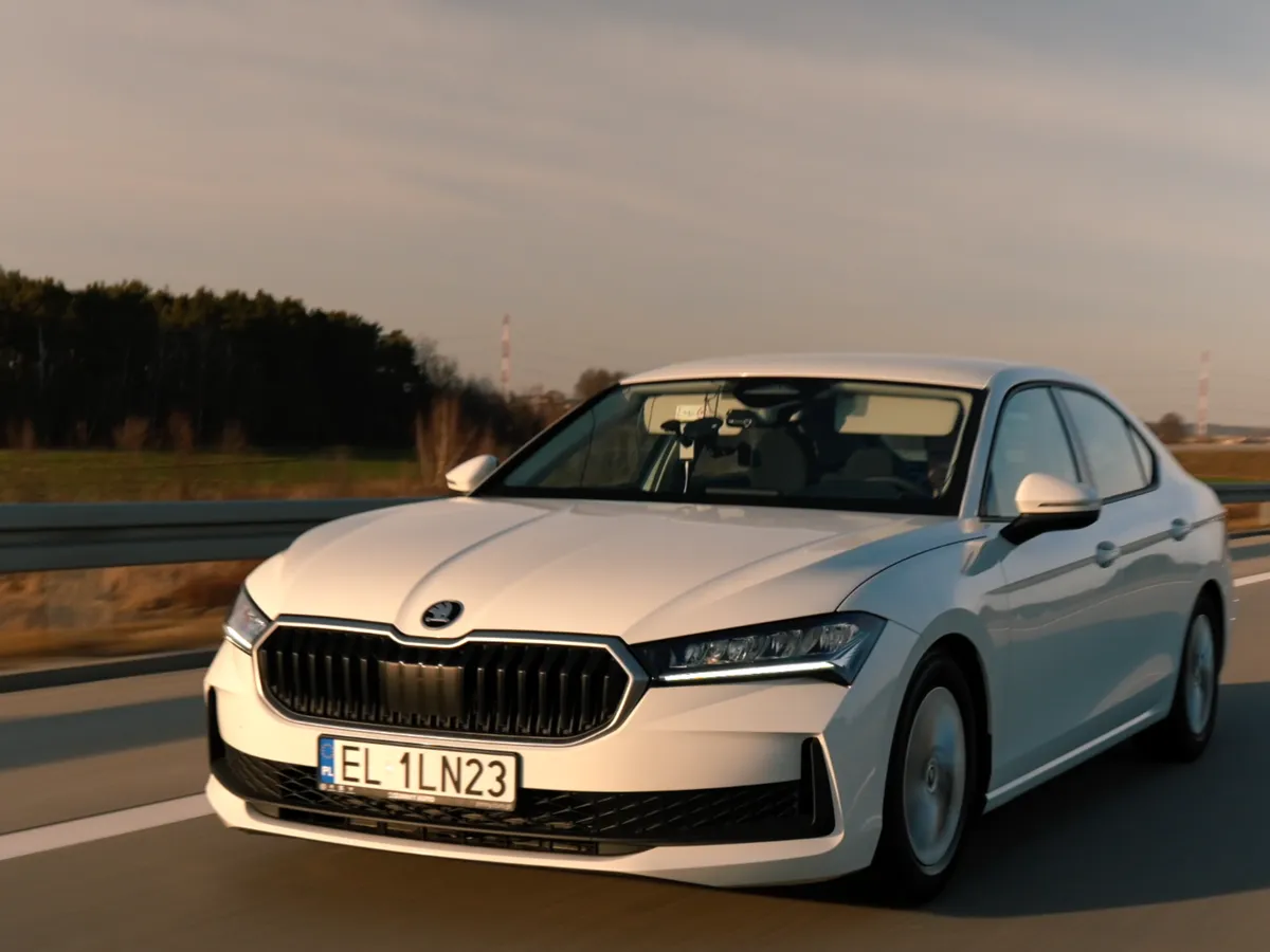 O Skoda Superb TDI a stabilit un nou record de autonomie de 2.831 km cu un plin - Foto: Skoda