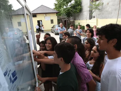 Marea ipocrizie de la Evaluarea Națională: de ce preferăm note umflate în locul unei testări reale