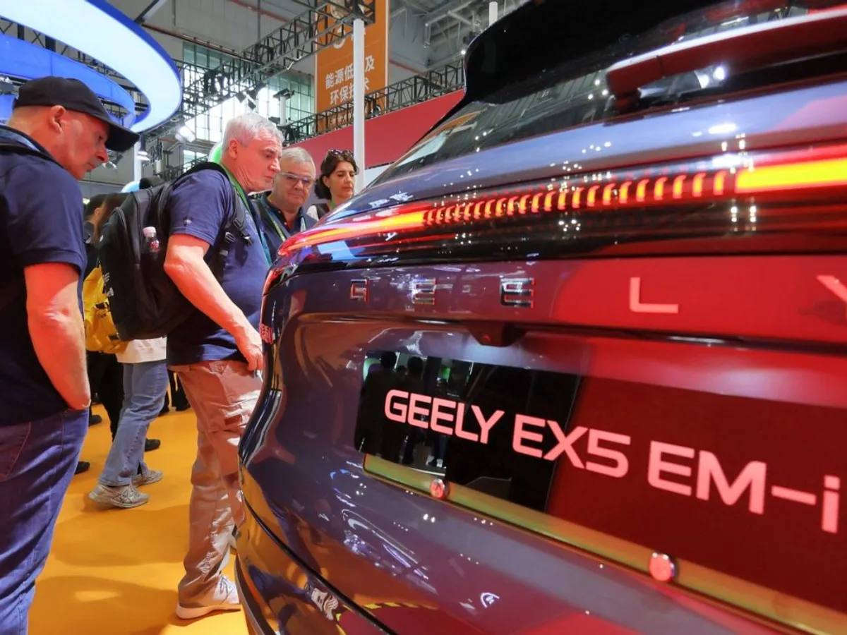 Acum 10 - 15 ani, producătorul auto chinez Geely venise în Europa cu nişte maşini comice. Acum, lucrurile s-au schimbat total - Foto: Profimedia Images