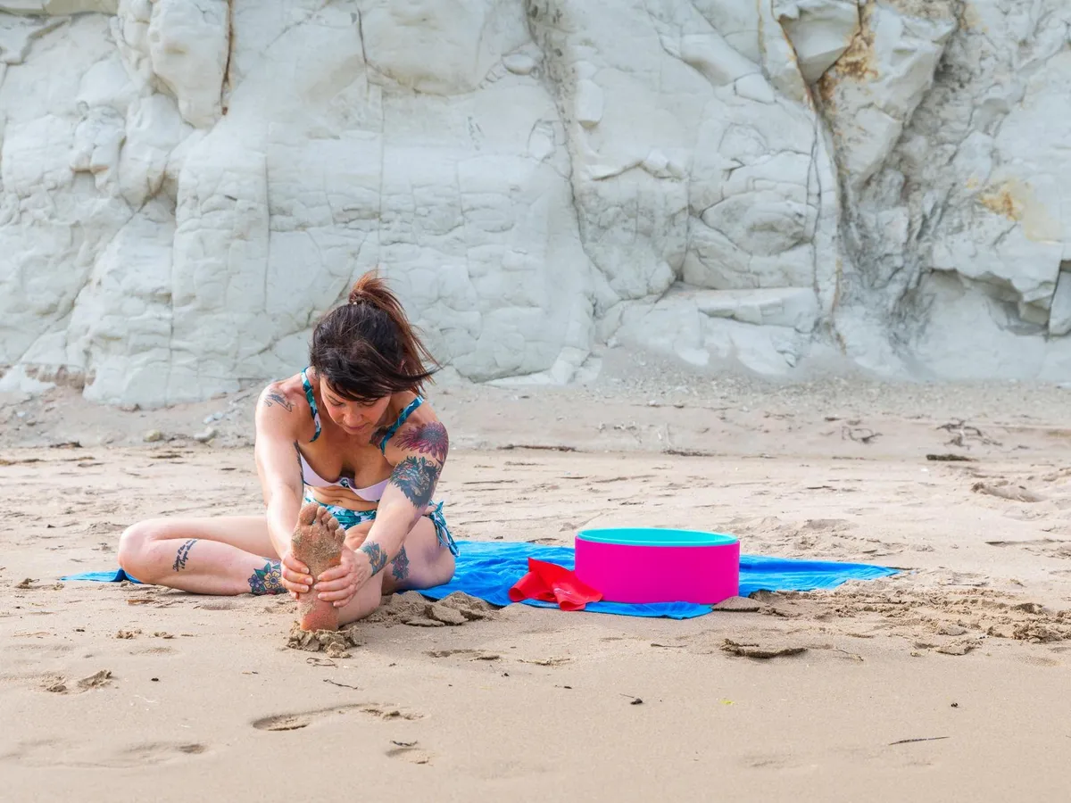 Produsul de 3 lei care te scapă de nisipul de pe picioare la mare. Nu se mai lipește de tine - Foto: Freepik (imagine cu rol ilustrativ)
