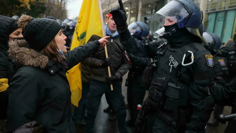 Doar 1000 de persoane au protestat în Germania faţă de restricţiile impuse de COVID / France 24