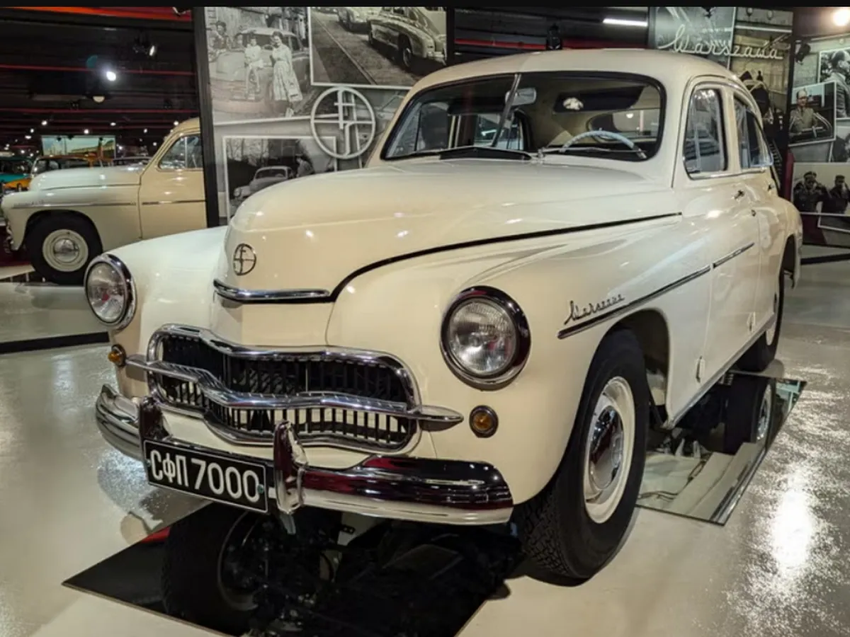 Incursiune în lumea mașinilor din epoca URSS: Lada, Dacia, GAZ, Wartburg, Skoda, Volga - Foto: autoweek.com/Murilee Martin