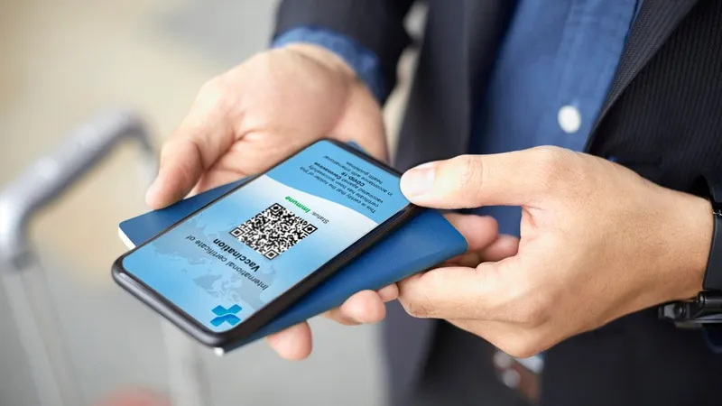 Cinci întrebări şi răspunsuri despre certificatul digital european pentru COVID-19. / Foto: mirror.co.uk