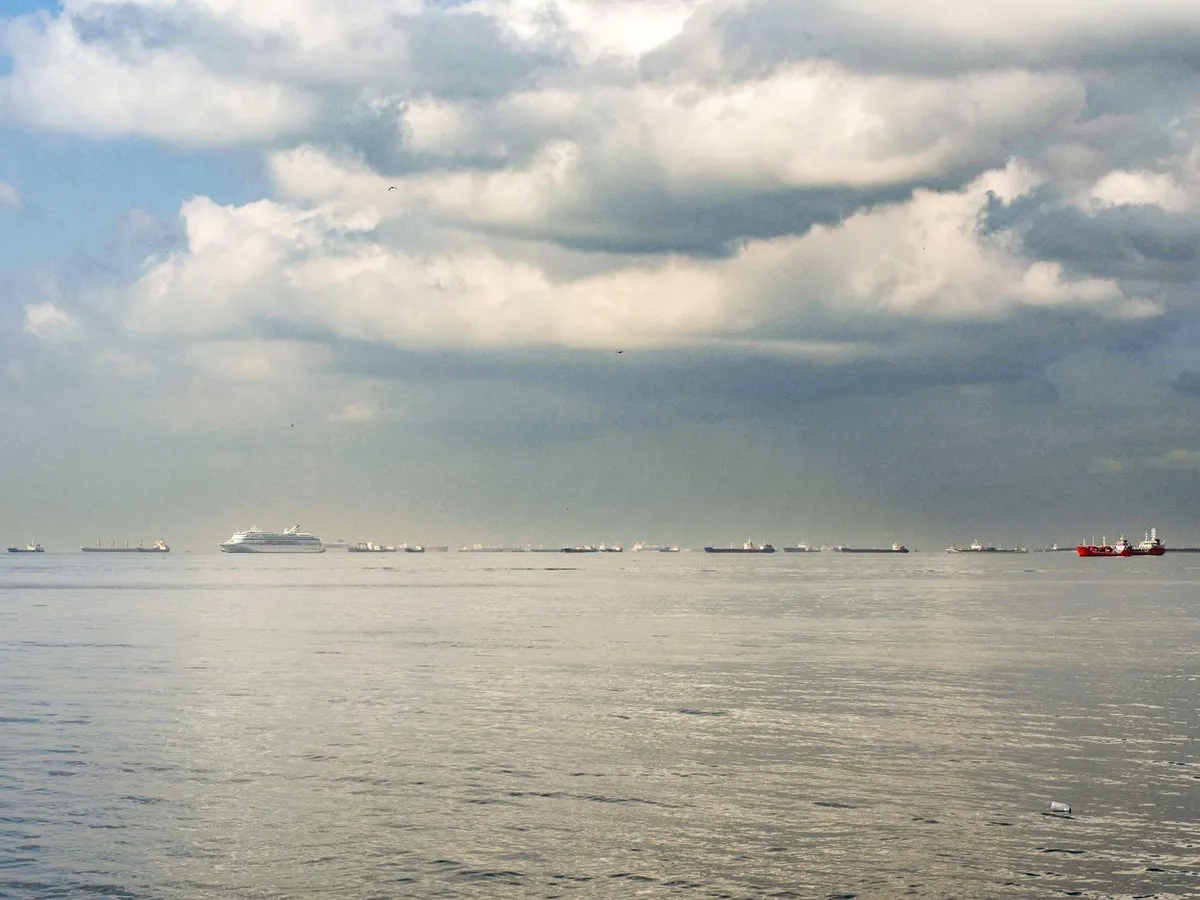 Criza energetică globală escaladează după închiderea Strâmtorii Ormuz: măsuri urgente pe toate continentele