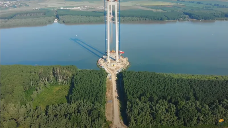 VIDEO Podul suspendat peste Dunăre de la Brăila, 39% finalizat. Se montează cabluri. Inaugurat, 2023 / youtube