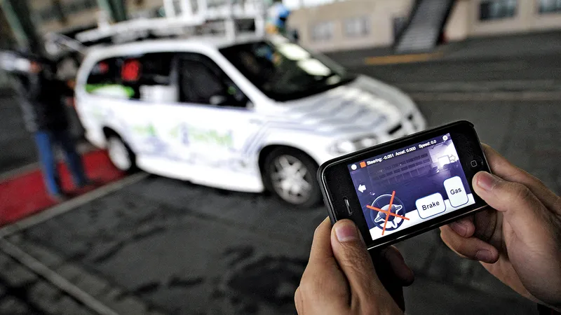 Această mașină autonomă de testare este controlată de la distanță – de oameni