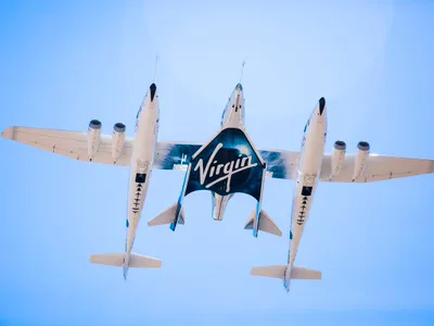 Fondatorul companiei Virgin Galactic, primul turist spaţial. Foto: The Verge