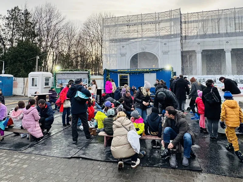 VIDEO Ultima zi de vacanță, petrecută pe gheață la patinoarul din Parcul Bazilescu