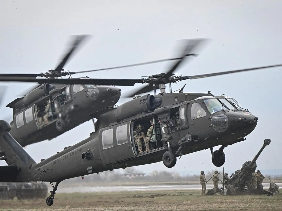 Două elicoptere Black Hawk, la Constanţa, într-o demonstraţie a Diviziei Aeropurtate 101 a Armatei Americane - Foto: Profimedia Images