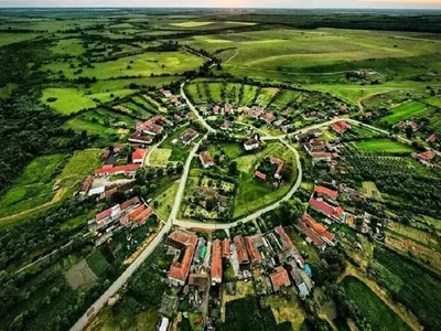 Localitate din România în formă de cerc - Foto: ghidulbanatului.ro (cu rol ilustrativ)