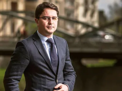 Liberalii vor să excludă din partid un primar care a închis Casa de Cultură și Școala de Arte / lugojanul.ro