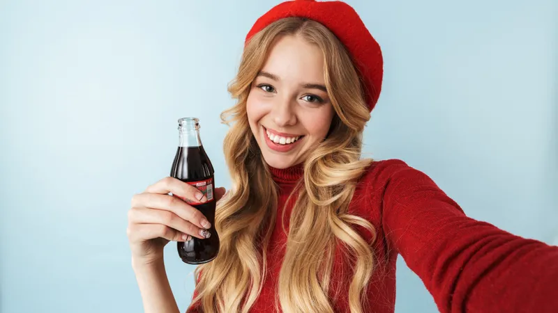 Ce se întâmplă în corp atunci când bei Coca-Cola? Beneficiile neștiute ale „apei cu întuneric” - Foto: Profimedia Images (imagine cu rol ilustrativ)