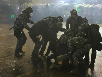 Poliţia georgiană a bătut şi arestat un lider al opoziţiei miercuri în timpul unei descinderi Foto: Getty Images (fotografie cu caracter ilustrativ)