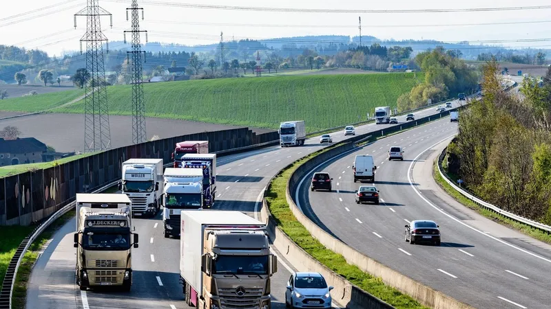Țara vizitată de sute mii de români unde pe autostradă se va circula cu maxim 100 km/oră. De ce? - Foto: Profimedia Images/ Imagine cu caracter ilustrativ