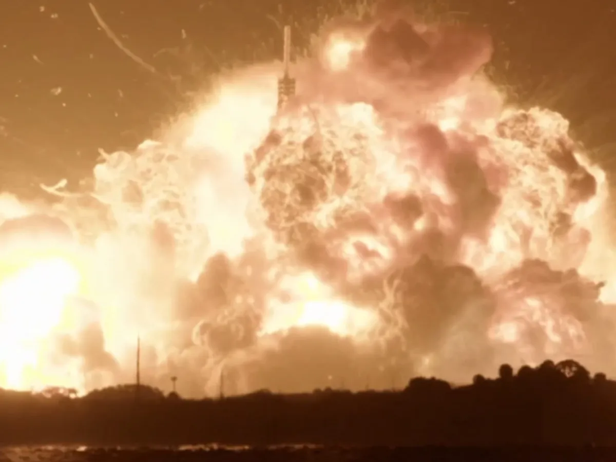 Momentul în care racheta spațială „New Glenn” a lui Jeff Bezos explodează - Foto: X/@SpaceflightNow
