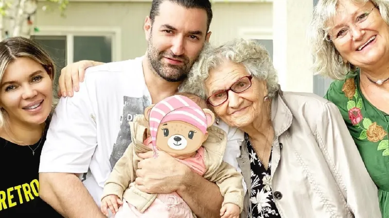 Familia lui Smiley Foto: Instagram Smiley