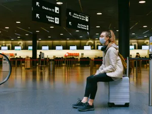 Pasager în aeroport- Foto: PEXELS PHOTOS/ Anna Shvets