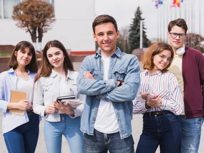 Când se dau bursele elevilor în luna mai? De ce banii intră mai târziu pe carduri? Foto: Freepik (fotografie cu caracter ilustrativ)