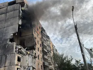 Doi morți și zeci de răniti după ce rușii au bombardat un bloc de locuințe din Krivoi Rog - Foto: Facebook/ Volodimir Zelenski