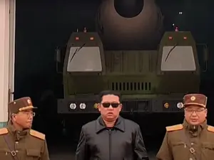 Kim Jong Un, prezentat de presa de stat în stil „Top Gun„/ FOTO: captură theguardian.com