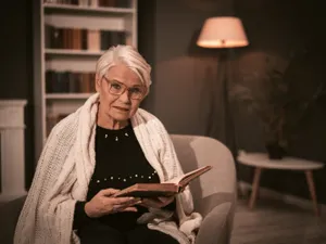 Pensionarii primesc 50 lei la pensie pentru plata facturilor? Cum intră în posesia lor? 3 metode - Foto: Freepik